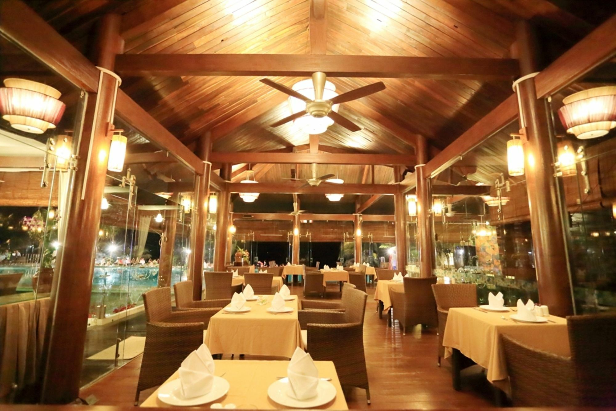 Villa Del Sol Beach Resort & Spa Фантхьет Экстерьер фото