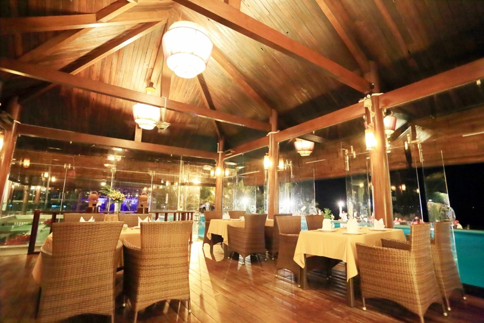 Villa Del Sol Beach Resort & Spa Фантхьет Экстерьер фото